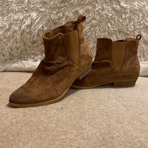 Size 8 brown distressed booties.